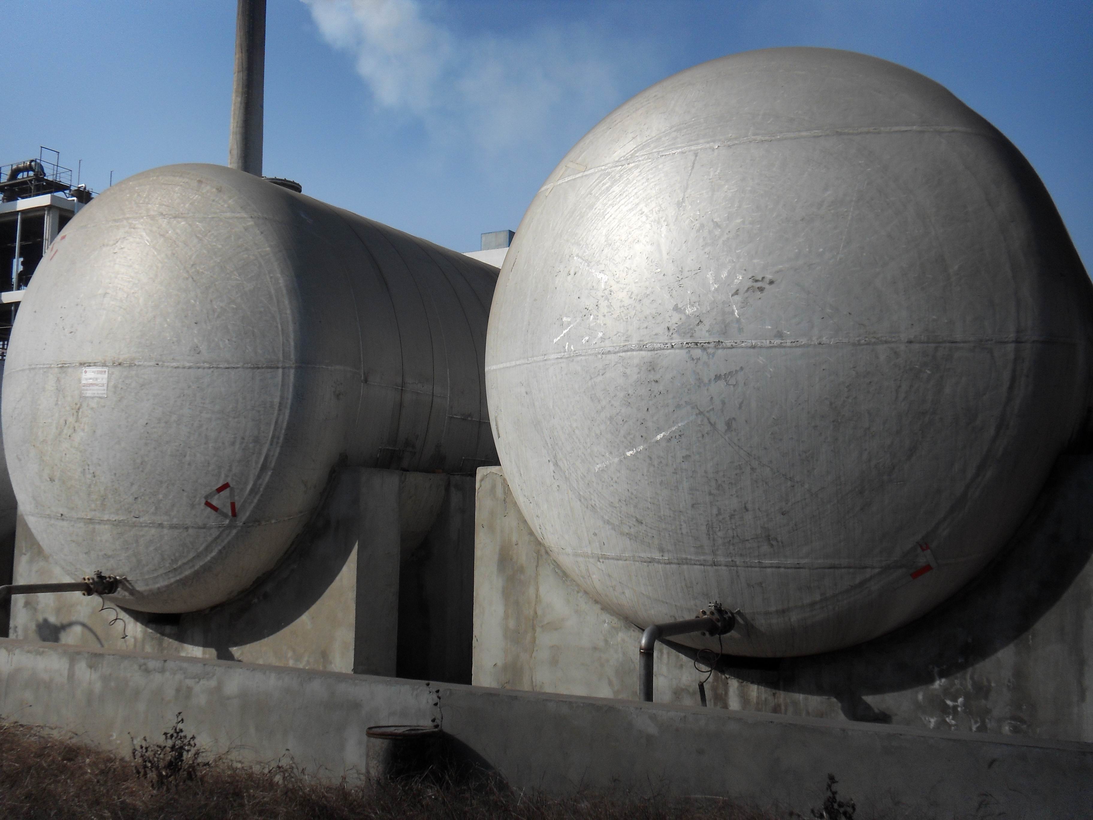 八一化工(gong)360立方硝酸(suān)儲罐